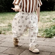 Kinder Barrel Pants aus Bio Baumwolle – Hunde Print | Handgemachte Ballonhose für Babys & Kinder