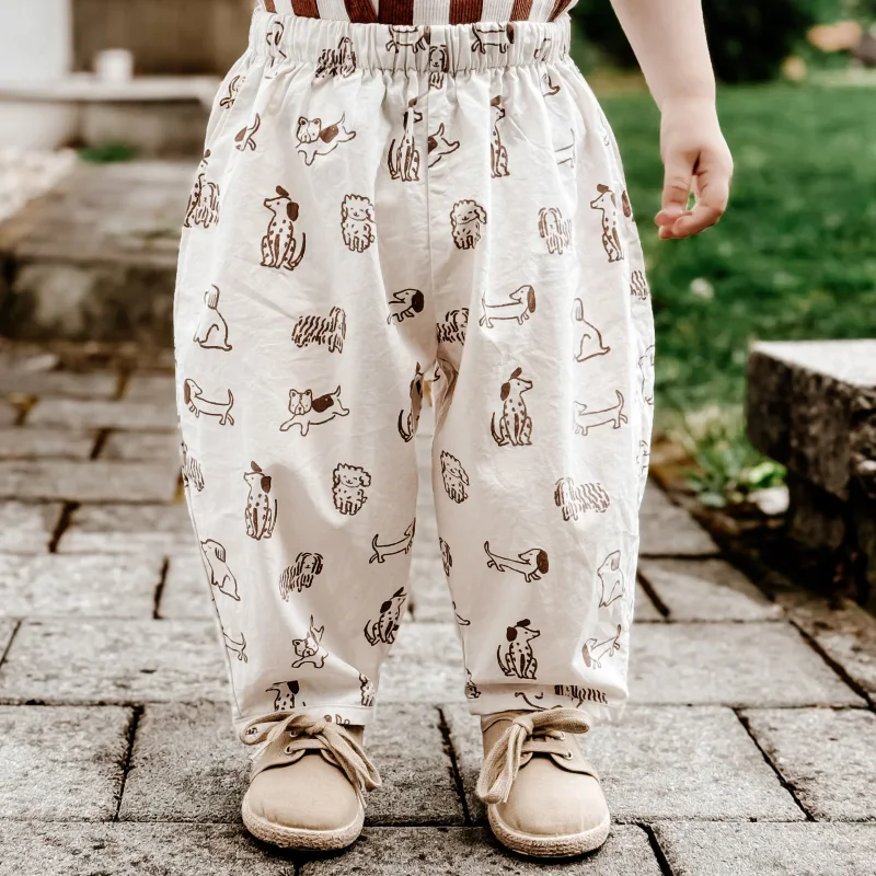 Kinder Barrel Pants aus Bio Baumwolle – Hunde Print | Handgemachte Ballonhose für Babys & Kinder