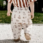 Kinder Barrel Pants aus Bio Baumwolle – Hunde Print | Handgemachte Ballonhose für Babys & Kinder