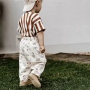 Kinder Barrel Pants aus Bio Baumwolle – Hunde Print | Handgemachte Ballonhose für Babys & Kinder