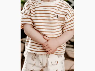 Kinder Oversize T-Shirt aus Jersey – Streifen Caramel mit Dackel-Patch | Handgemachtes Sommer Shirt für Kinder