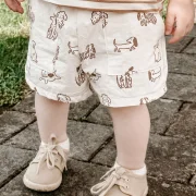 Kinder Shorts aus Bio Baumwolle – Hunde Print | Handgemachte Sommer Shorts für Babys & Kinder