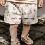 Kinder Shorts aus Bio Baumwolle – Hunde Print | Handgemachte Sommer Shorts für Babys & Kinder