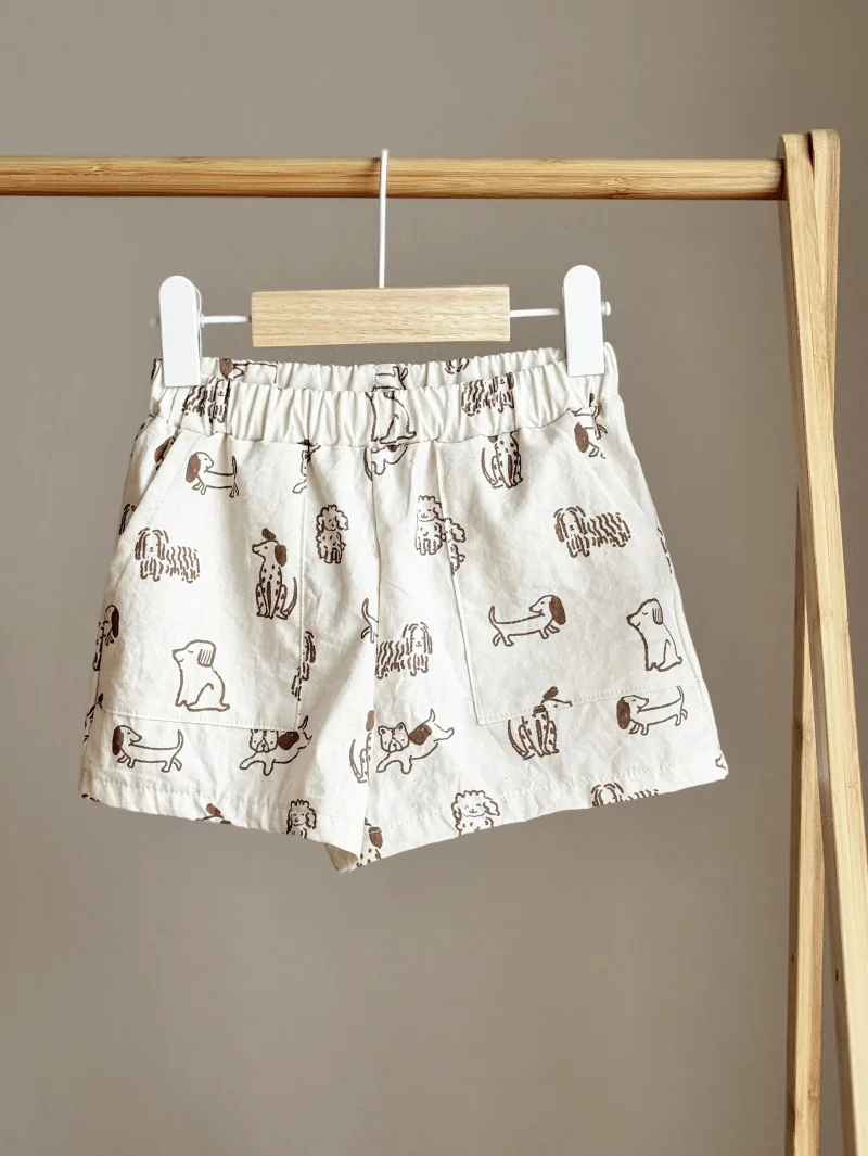 Kinder Shorts aus Bio Baumwolle – Hunde Print | Handgemachte Sommer Shorts für Babys & Kinder