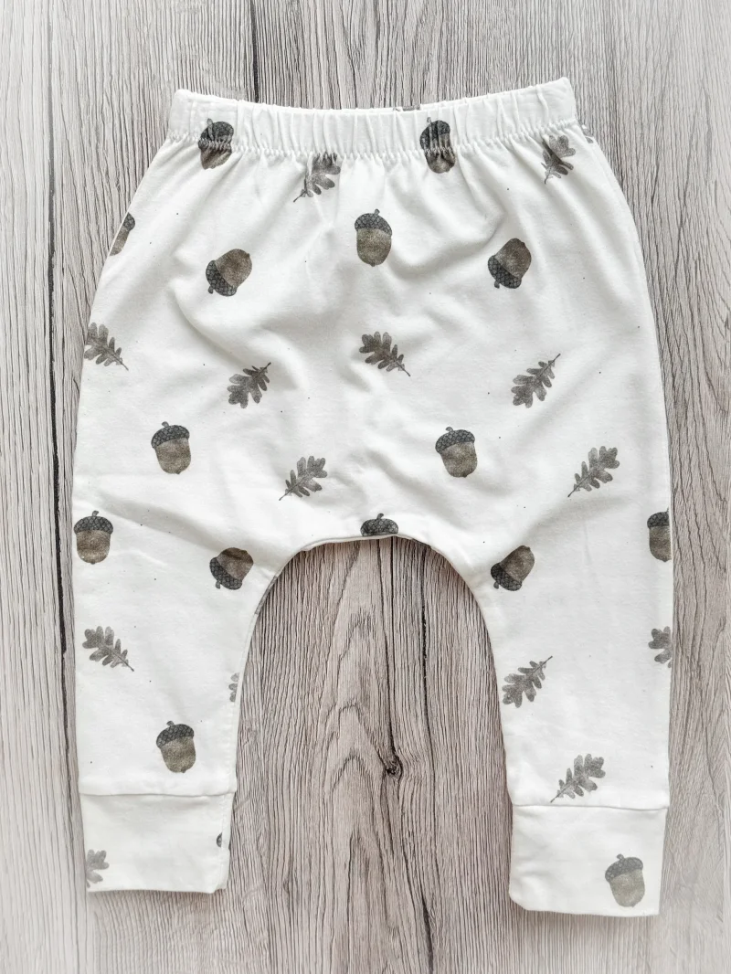 Handmade Baby Hose | Slim Pants | Eicheln Creme | Größe 68/74