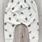 Handmade Baby Hose | Slim Pants | Eicheln Creme | Größe 68/74