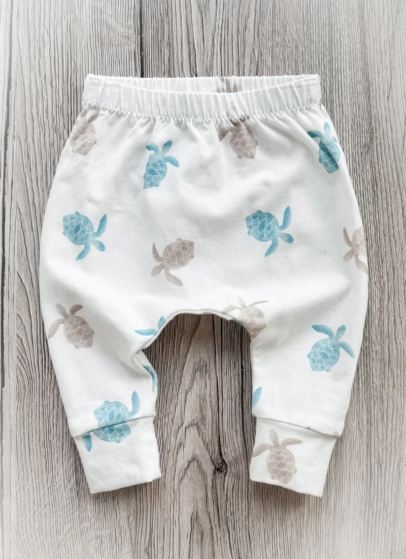 Handmade Baby Hose | Slim Pants | Schildkröten | Größe 56/62