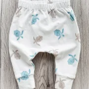 Handmade Baby Hose | Slim Pants | Schildkröten | Größe 56/62